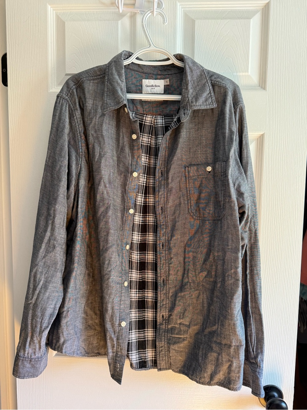 Goodfellow & Co Men's Gray Button-Down Shirt with Black-and-White Plaid Lining